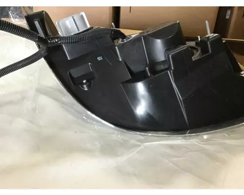 INTERNATIONAL 7600 Headlamp Assembly