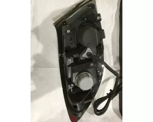 INTERNATIONAL 7600 Headlamp Assembly