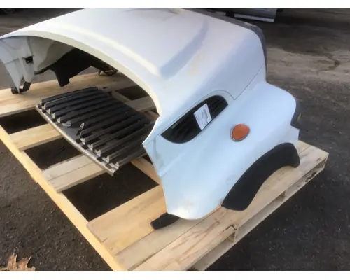 INTERNATIONAL 7600 Hood