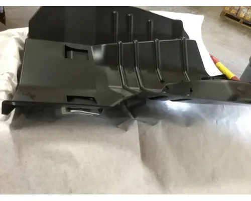INTERNATIONAL 7600 Inner Fender