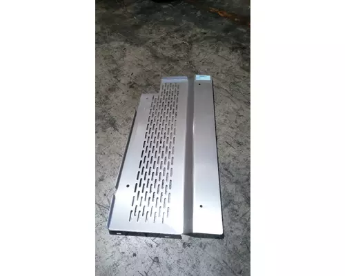INTERNATIONAL 7600 Muffler Shield