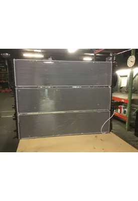 INTERNATIONAL 7600 Radiator
