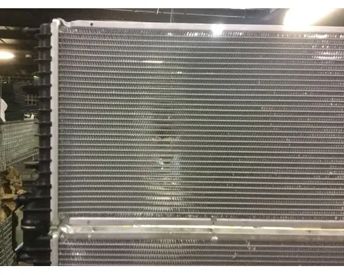 INTERNATIONAL 7600 Radiator