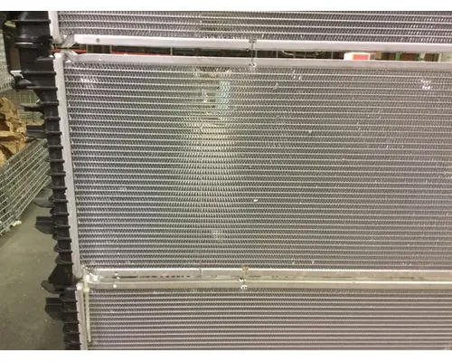 INTERNATIONAL 7600 Radiator