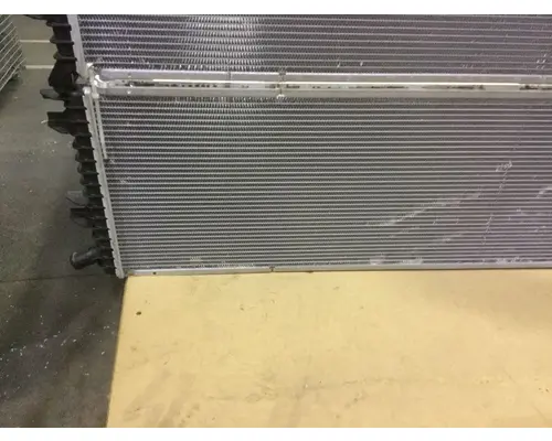 INTERNATIONAL 7600 Radiator