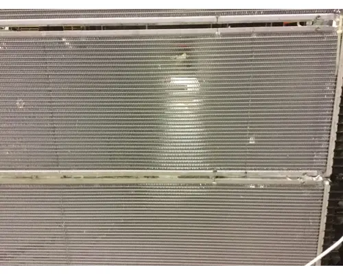 INTERNATIONAL 7600 Radiator
