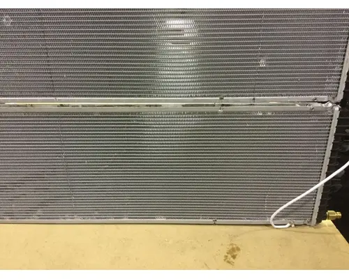 INTERNATIONAL 7600 Radiator