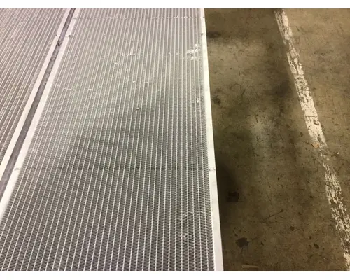 INTERNATIONAL 7600 Radiator
