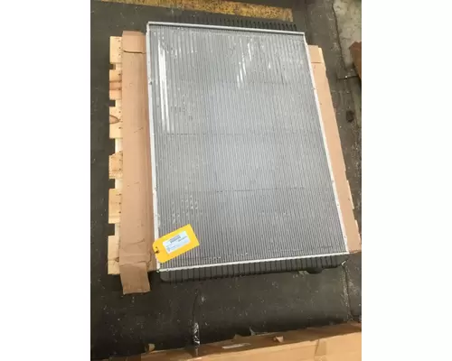 INTERNATIONAL 7600 Radiator