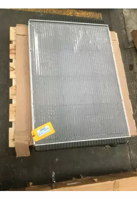 INTERNATIONAL 7600 Radiator