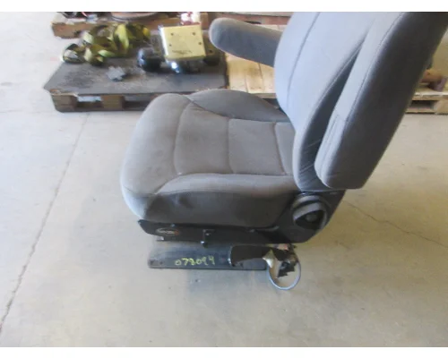 INTERNATIONAL 7600 Seat, Front
