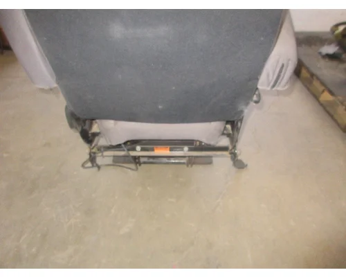 INTERNATIONAL 7600 Seat, Front