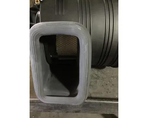 INTERNATIONAL 7700 Air Cleaner