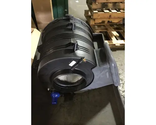 INTERNATIONAL 7700 Air Cleaner