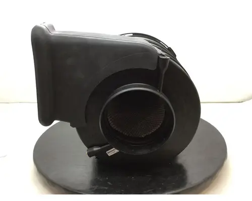 INTERNATIONAL 7700 Air Cleaner