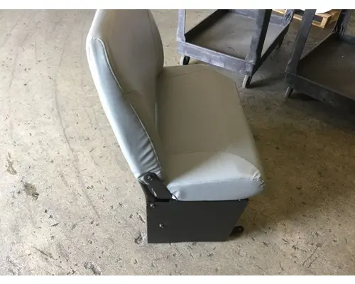 INTERNATIONAL 7700 Seat, Front