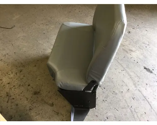 INTERNATIONAL 7700 Seat, Front