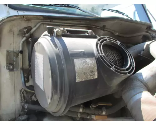 INTERNATIONAL 8100 AIR CLEANER