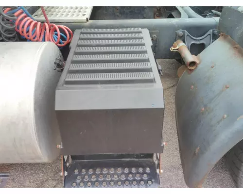 INTERNATIONAL 8100 BATTERY BOX