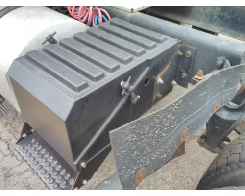 INTERNATIONAL 8100 BATTERY BOX