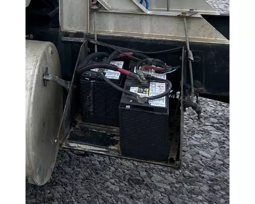 INTERNATIONAL 8100 Battery BoxTray