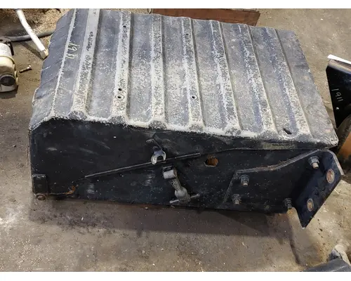 INTERNATIONAL 8100 Battery Box