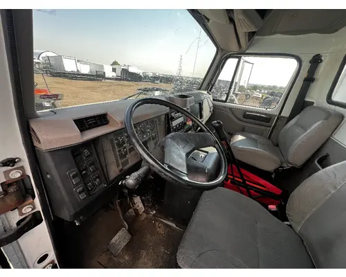 INTERNATIONAL 8100 Cab