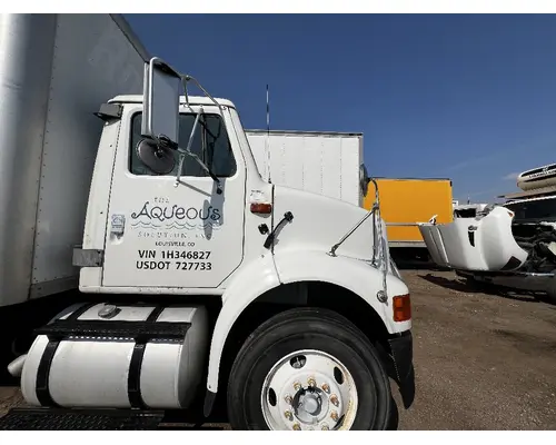 INTERNATIONAL 8100 Cab