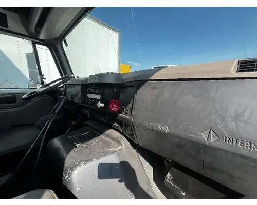 INTERNATIONAL 8100 Cab