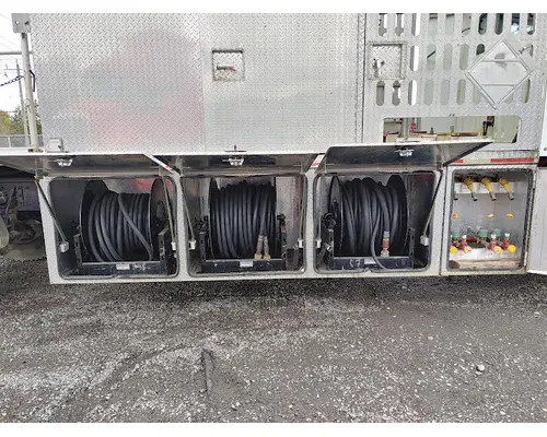 INTERNATIONAL 8100 Complete Vehicle