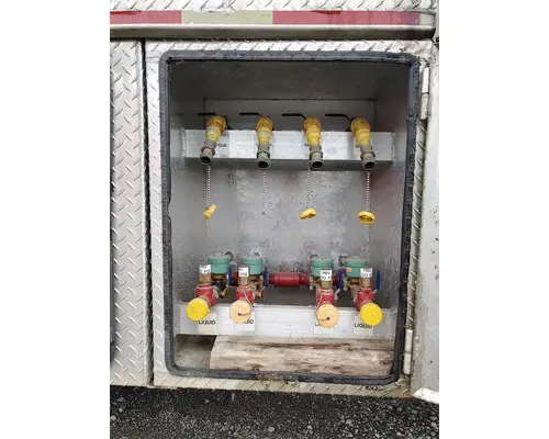 INTERNATIONAL 8100 Complete Vehicle