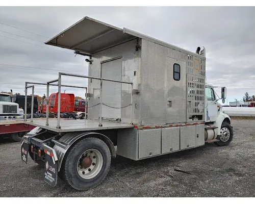 INTERNATIONAL 8100 Complete Vehicle