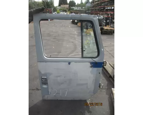 INTERNATIONAL 8100 DOOR ASSEMBLY, FRONT