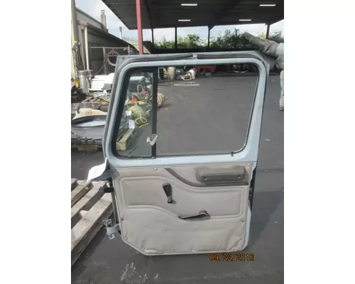 INTERNATIONAL 8100 DOOR ASSEMBLY, FRONT