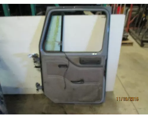 INTERNATIONAL 8100 DOOR ASSEMBLY, FRONT