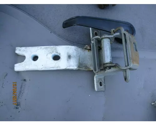 INTERNATIONAL 8100 DOOR HINGE