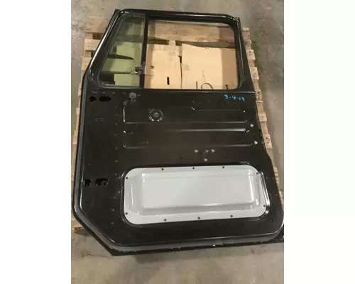 INTERNATIONAL 8100 Door Assembly