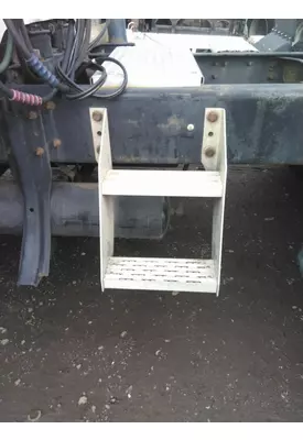 INTERNATIONAL 8100 FRAME STEP