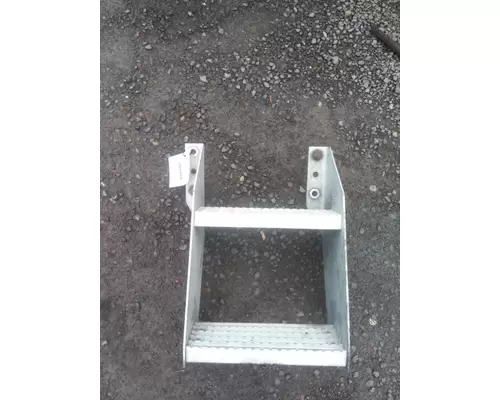 INTERNATIONAL 8100 FRAME STEP