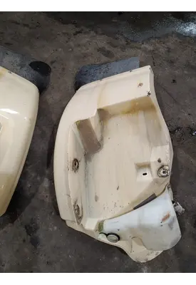 INTERNATIONAL 8100 Fender