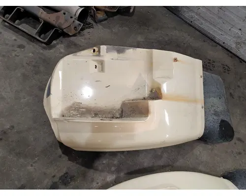 INTERNATIONAL 8100 Fender