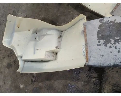 INTERNATIONAL 8100 Fender