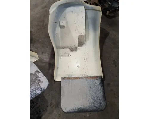 INTERNATIONAL 8100 Fender