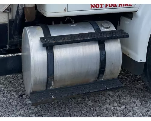 INTERNATIONAL 8100 Fuel Tank