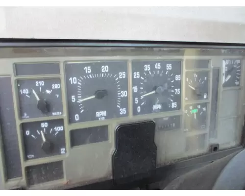 INTERNATIONAL 8100 GAUGE CLUSTER