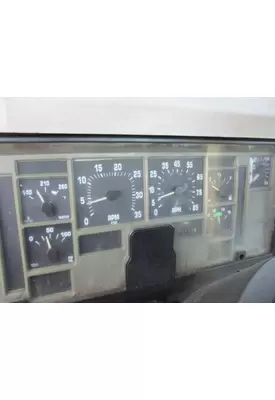 INTERNATIONAL 8100 GAUGE CLUSTER