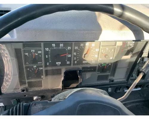 INTERNATIONAL 8100 Instrument Cluster