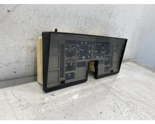 INTERNATIONAL 8100 Instrument Cluster