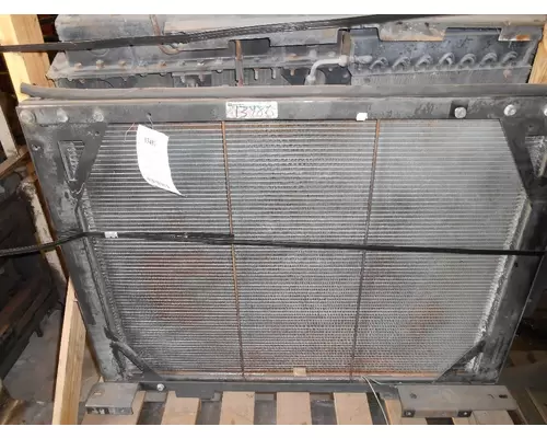 INTERNATIONAL 8100 Radiator