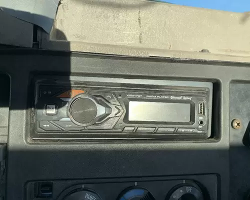 INTERNATIONAL 8100 Radio